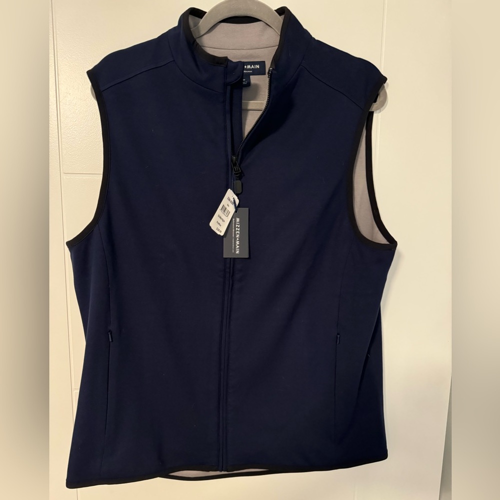 Mizzen & Main Navy Proflex vest in Navy